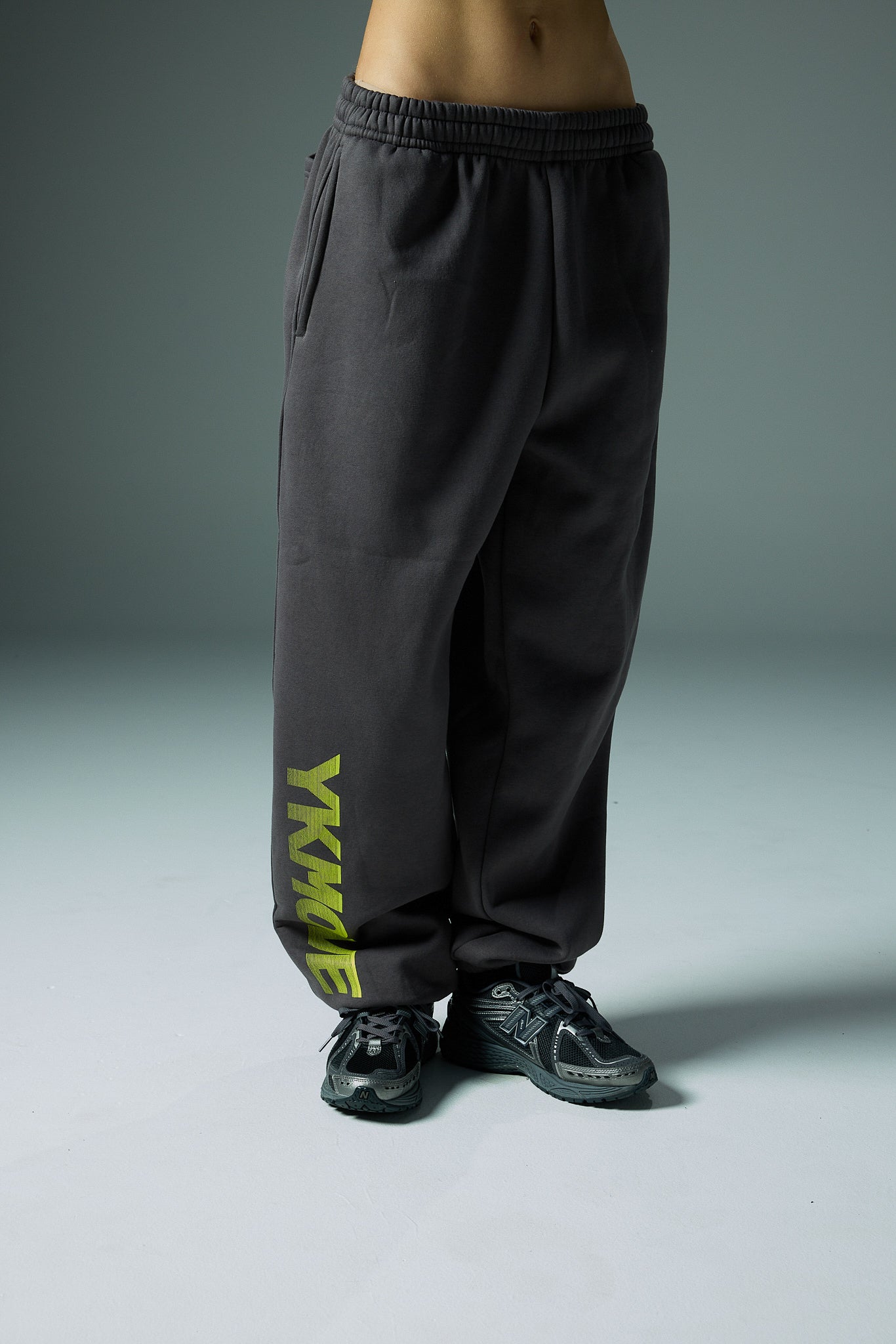 YK Move Activate Sweatpants | Charcoal-5