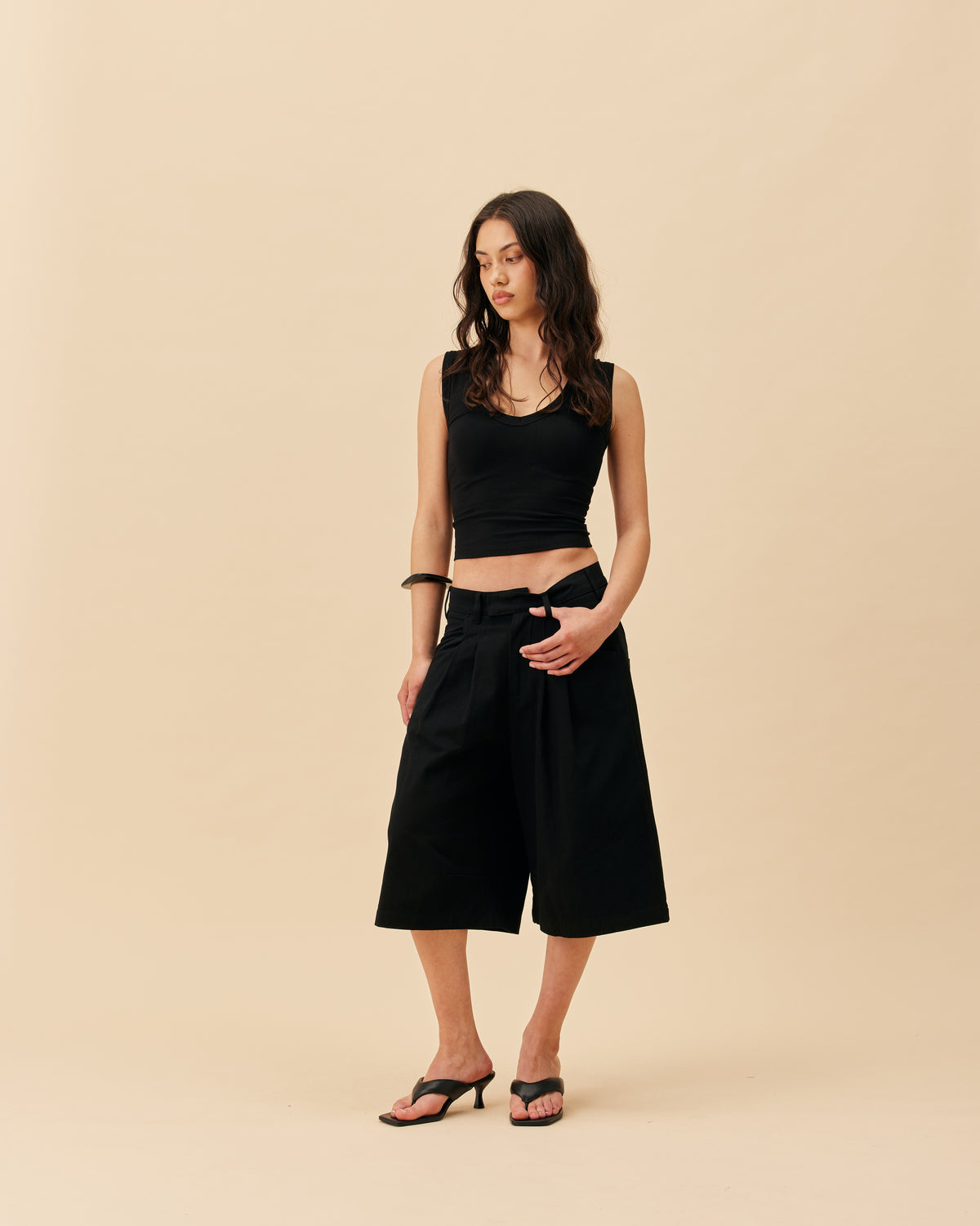 Double Pleated Shorts | Black-5
