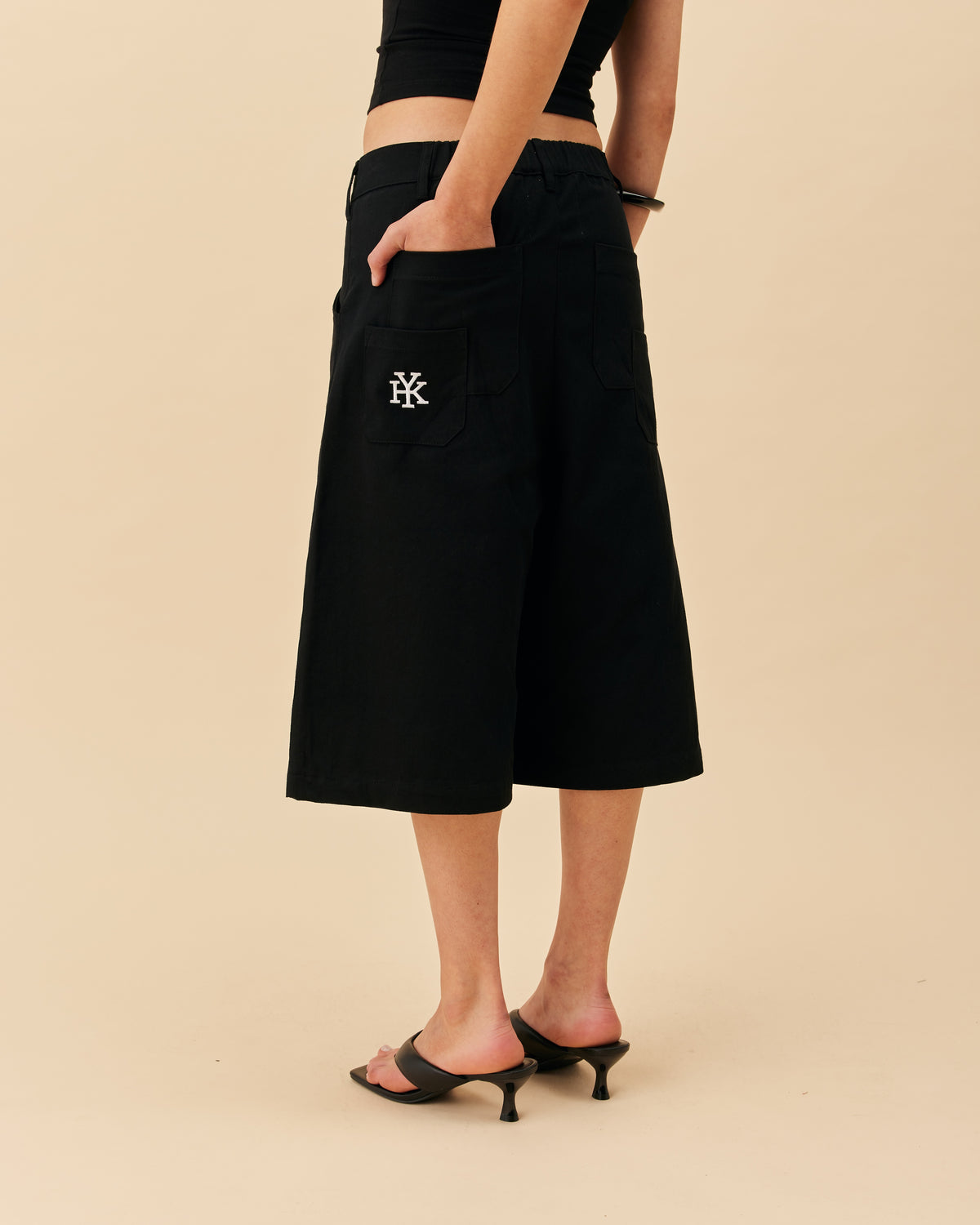 Double Pleated Shorts | Black-7