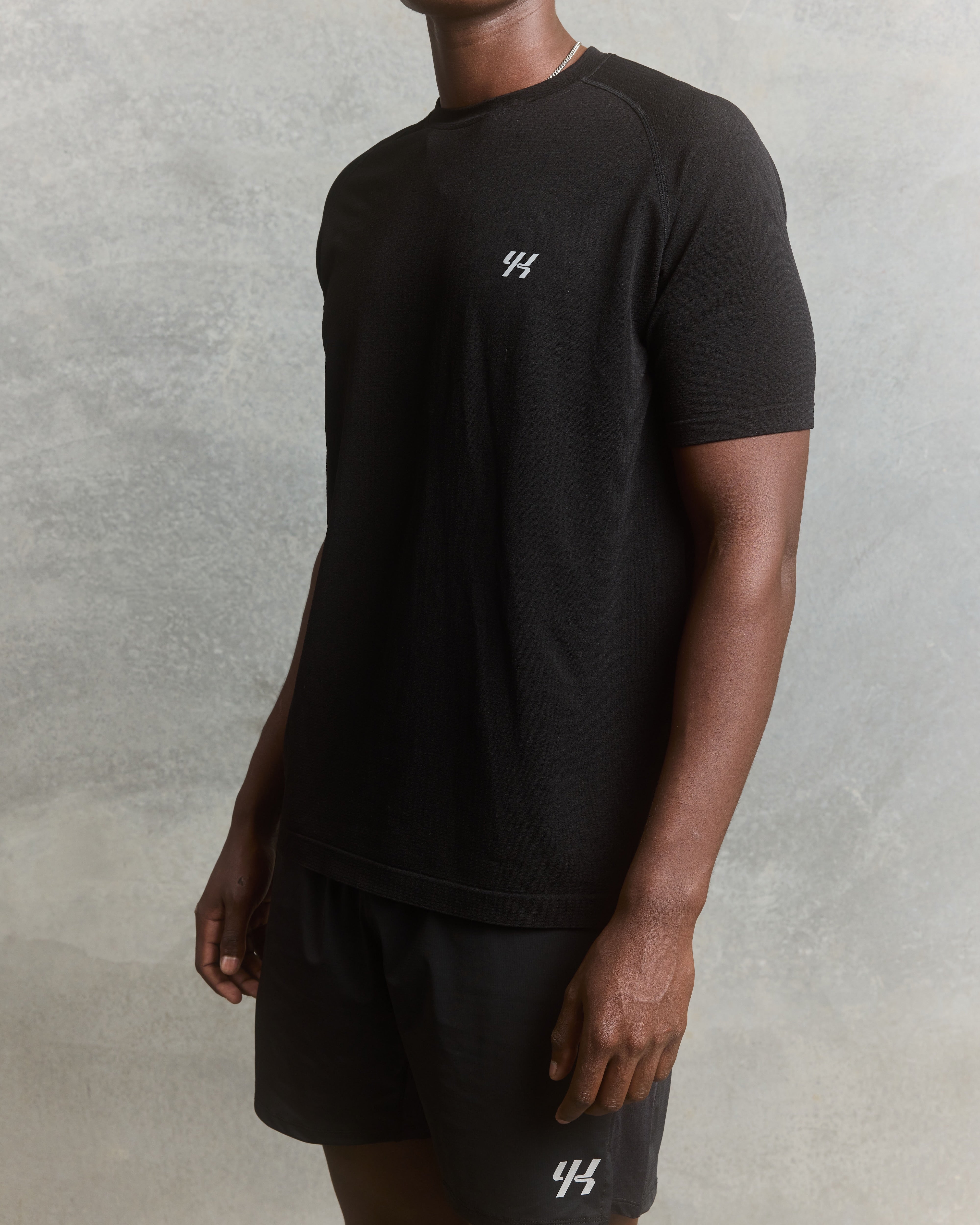 YK Move Fitted SS Tee | Black