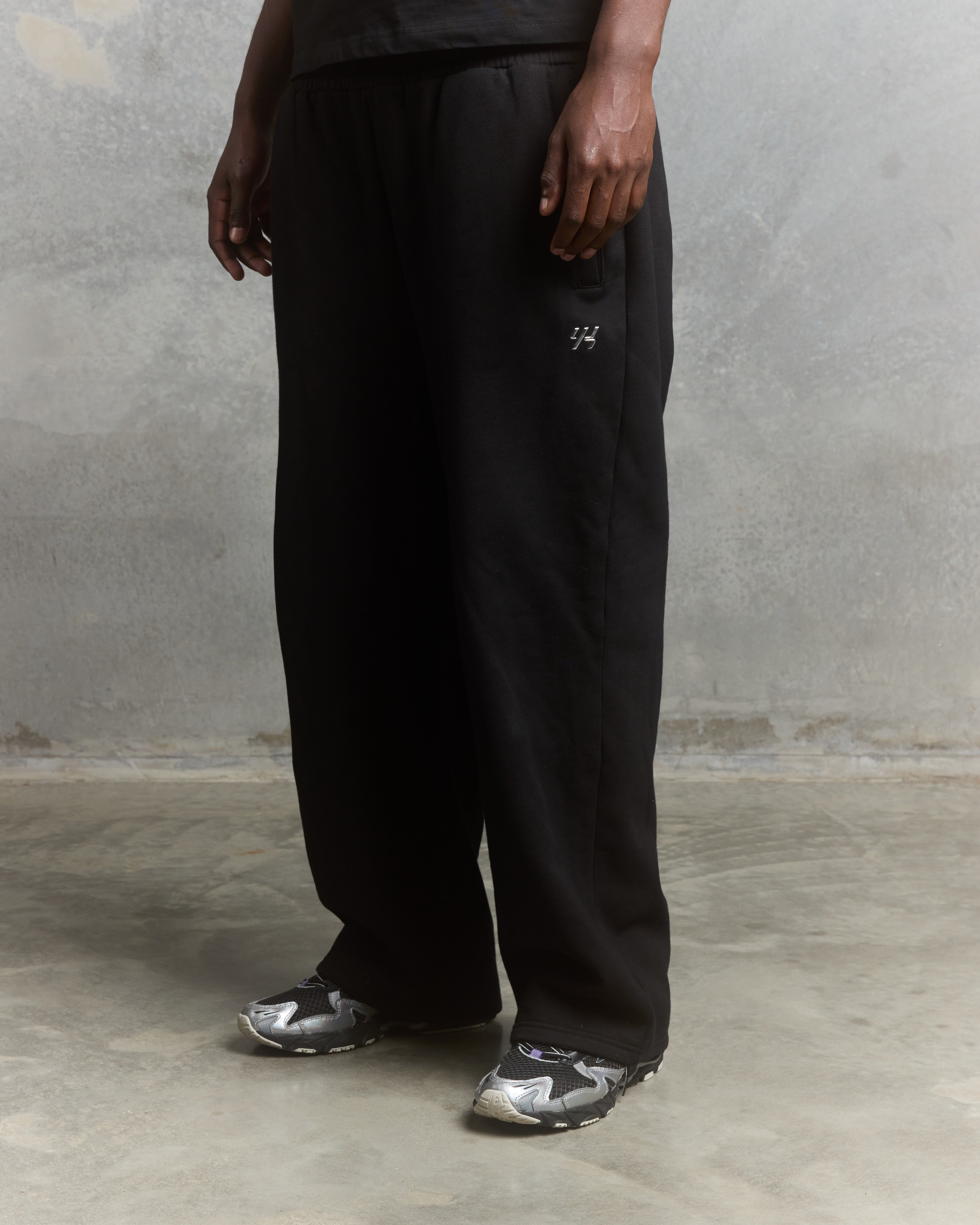 YK Move Reset Sweatpants | Black-3