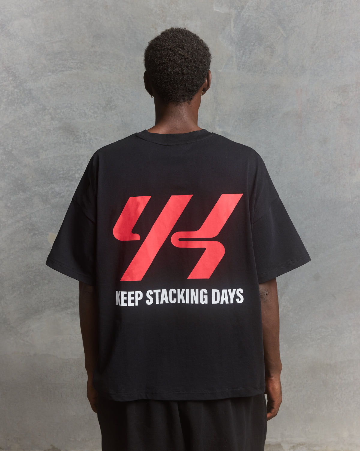 YK Move Keep Stacking Days Evolve Tee | Black-2